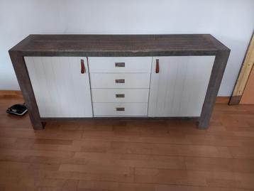 Mooi zwaar houten dressoir  beschikbaar voor biedingen
