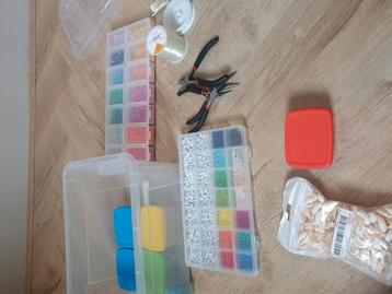 Armbandjes maken  beschikbaar voor biedingen