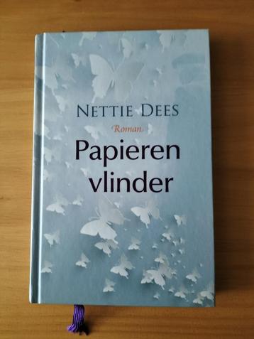 Nettie Dees Papieren vlinder  beschikbaar voor biedingen