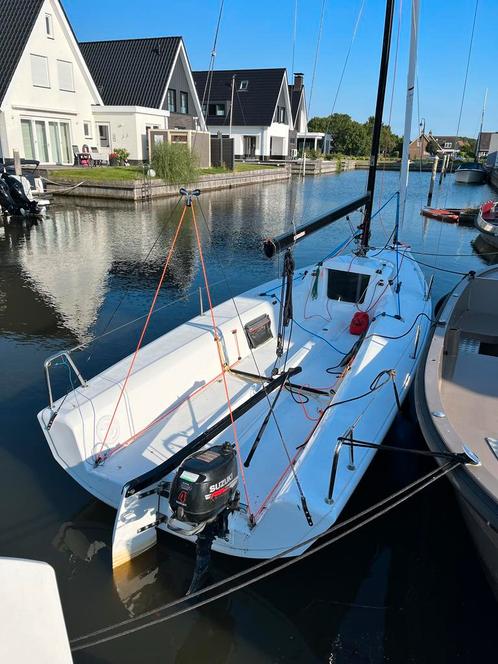 Mx700 zeilboot, Watersport en Boten, Open zeilboten, Zo goed als nieuw, Overige typen, 3 tot 6 meter, Polyester, Buitenboordmotor