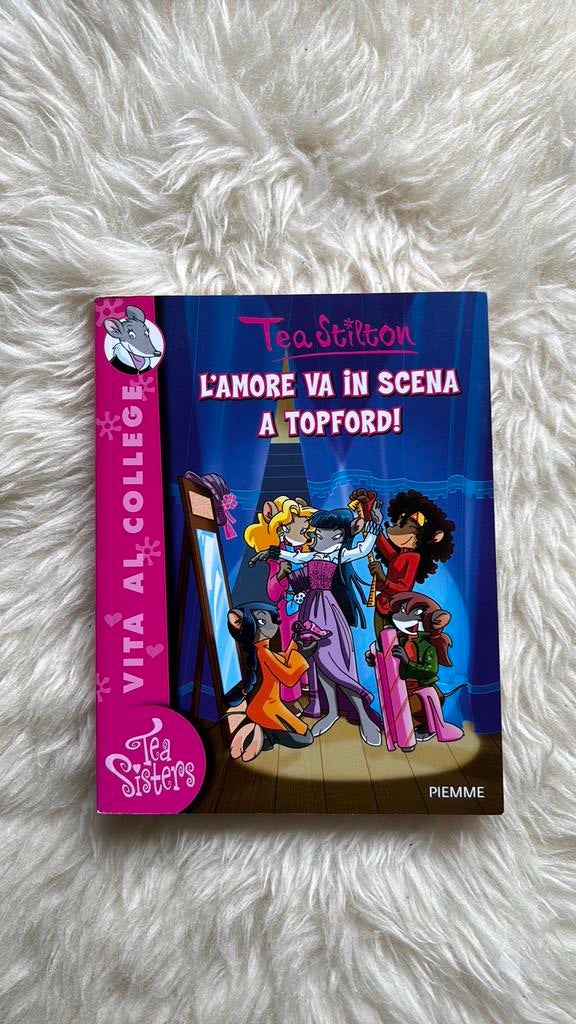 Thea Stilton - L’amore va in scena a Topford!, Boeken, Ophalen of Verzenden, Zo goed als nieuw, Fictie algemeen