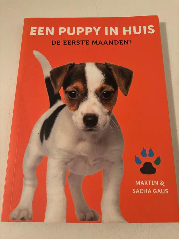 Een Puppy in Huis - De Eerste Maanden!, Boeken, Dieren en Huisdieren, Zo goed als nieuw, Honden, Ophalen of Verzenden