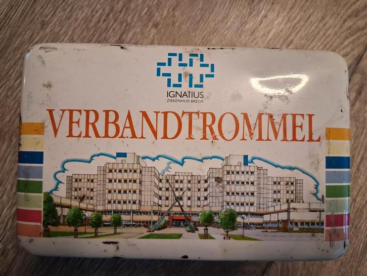 Verbandtrommel Ignatius Ziekenhuis Breda, Verzamelen, Blikken, Gebruikt, Overige, Overige merken, Ophalen of Verzenden