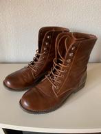 Veterlaarsjes in mooie bruine kleur van Kayla, maat 40, Bruin, Lage of Enkellaarzen, Ophalen of Verzenden, Gedragen