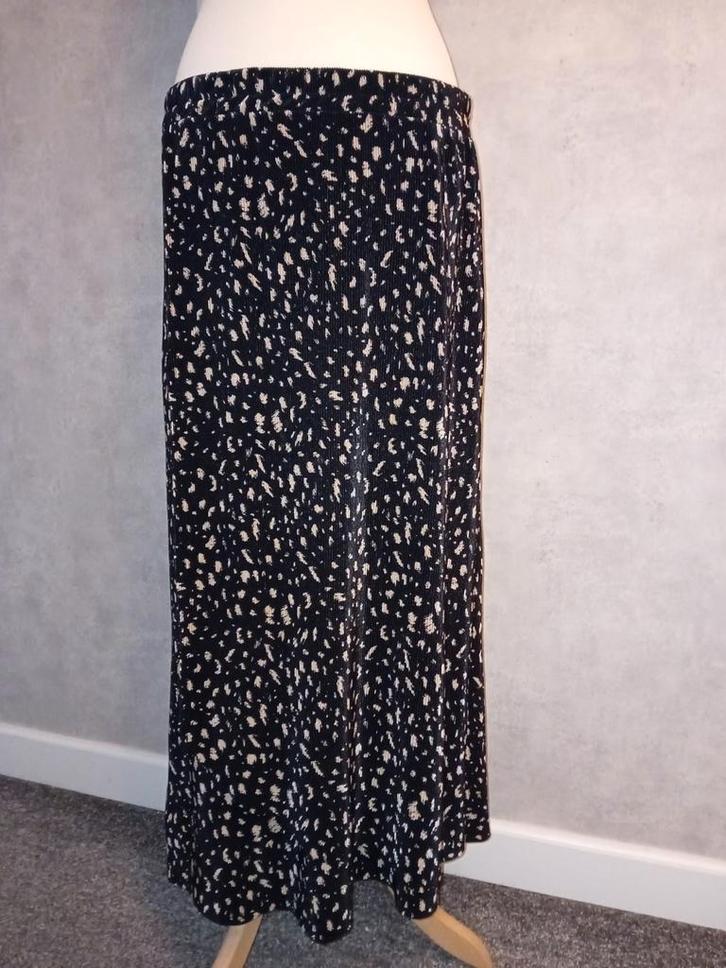 > Plissé rok, Soya Concept! z.g.a.n., Kleding | Dames, Rokken, Zo goed als nieuw, Maat 46/48 (XL) of groter, Zwart, Onder de knie
