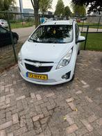 Chevrolet Spark 1.0 Bifuel 2010 Wit, Auto's, Voorwielaandrijving, 839 kg, 4 cilinders, Origineel Nederlands