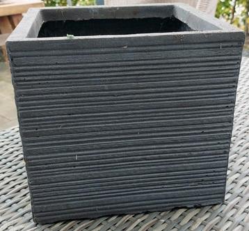 Vierkant bloembak bloempot 24x24cm antraciet grijs polystone beschikbaar voor biedingen