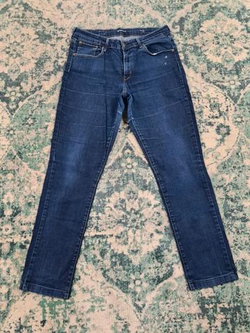 Levi’s denim curve classic rise slim W33 L30 WMN Tulsi3330

 beschikbaar voor biedingen