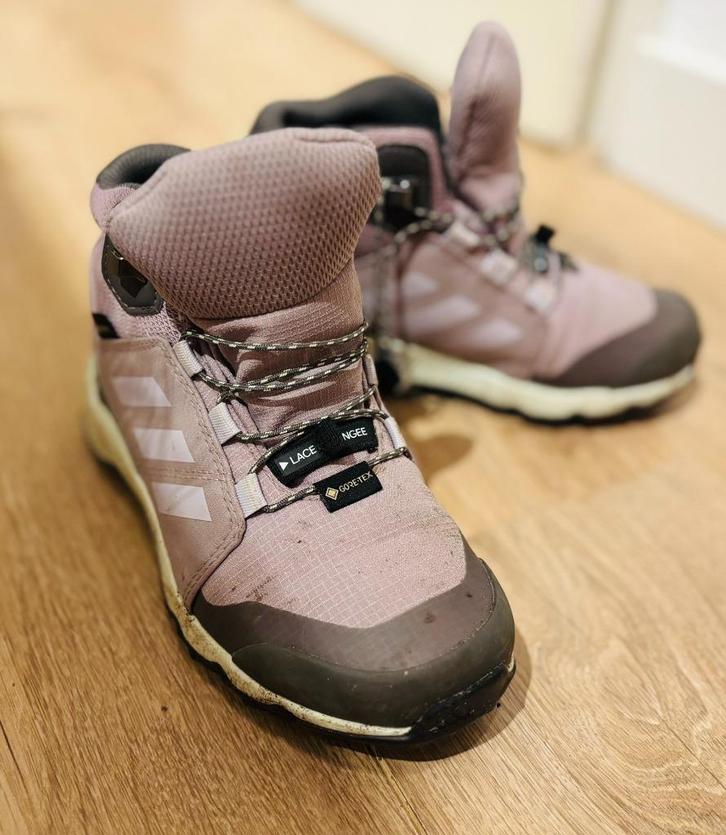 adidas Terrex Mid Gore-Tex Wandelschoen Junior van Bever, Kinderen en Baby's, Kinderkleding | Schoenen en Sokken, Gebruikt, Schoenen