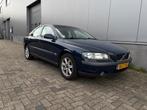 Volvo S60 2.4 Bi-Fuel|LPG|NAP|trekhaak, Auto's, Volvo, Voorwielaandrijving, Elektrische ramen, Gebruikt, Blauw