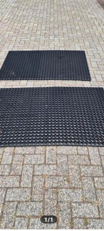 Gezocht: Ringmat stalmat puzzelmat beschikbaar voor biedingen