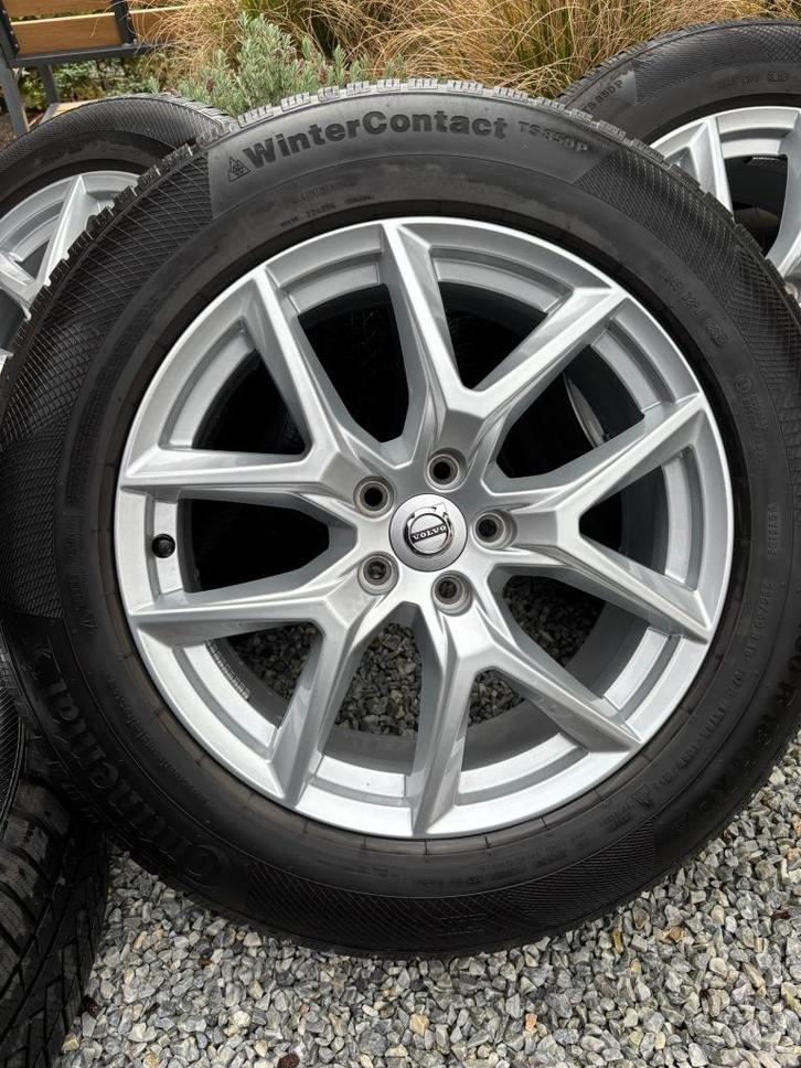 18 inch Lichtmetalen velgen Volvo XC60 met winterbanden, Auto-onderdelen, Banden en Velgen, Velg(en), Winterbanden, 18 inch, 235 mm