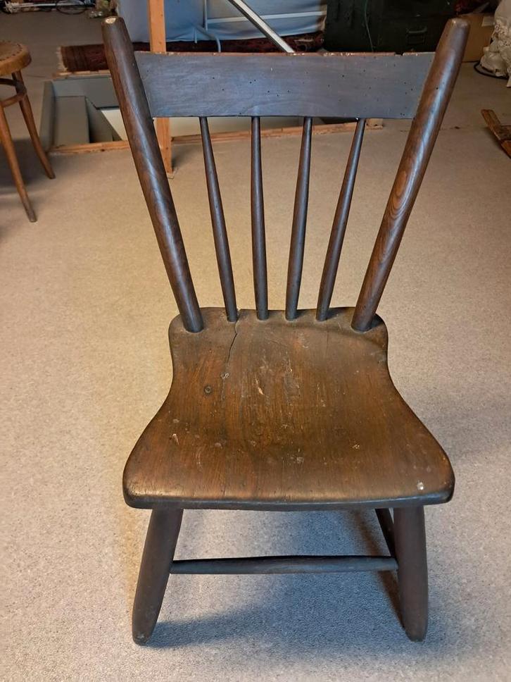 Houten stoel met spijlen rugleuning, Huis en Inrichting, Stoelen, Gebruikt, Eén, Bruin, Ophalen of Verzenden