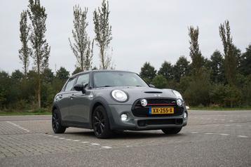 Mini 2.0 SD Cooper 5D 2015 Grijs beschikbaar voor biedingen