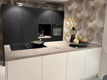 Showroomkeuken Richárd Superkeukens beschikbaar voor biedingen