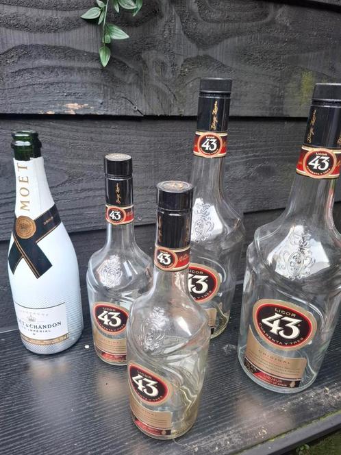 Lege groot en kleine flessen likeur 43 en lege fles Moët., Verzamelen, Complete verzamelingen en Collecties, Ophalen of Verzenden