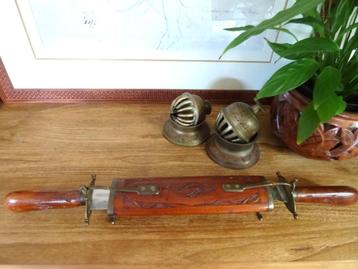 India antiek, vleesmes en vork in handcarved houten foedraal beschikbaar voor biedingen