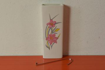 Retro vintage jaren 70 radiatorbakje met funky bloemdecor beschikbaar voor biedingen