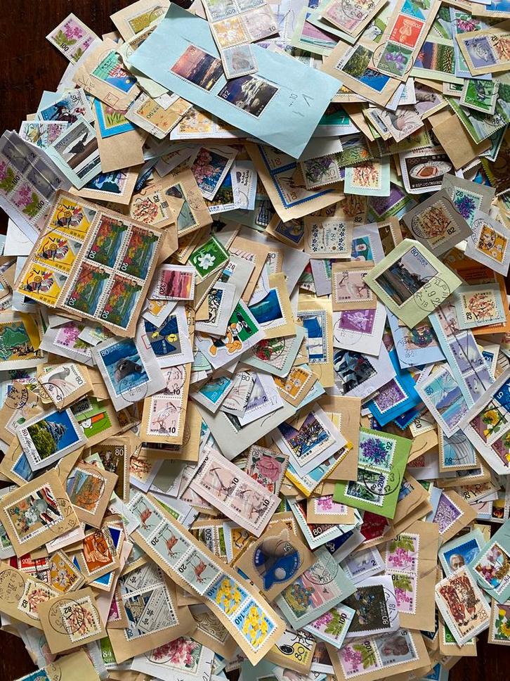 Grote partij Japanse zegels, kantoorpost onafgeweekt - 4,2kg, Postzegels en Munten, Postzegels | Volle albums en Verzamelingen