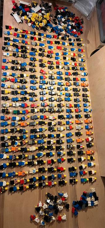 MEGA Partij/Lot Lego Minifiguren 260 st. + Accessoires City beschikbaar voor biedingen