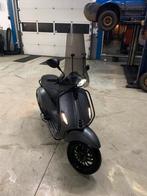 Vespa sprint 2024, Fietsen en Brommers, Scooters | Vespa, Ophalen, Zo goed als nieuw, Benzine