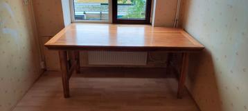 mooie kersenhouten eettafel beschikbaar voor biedingen