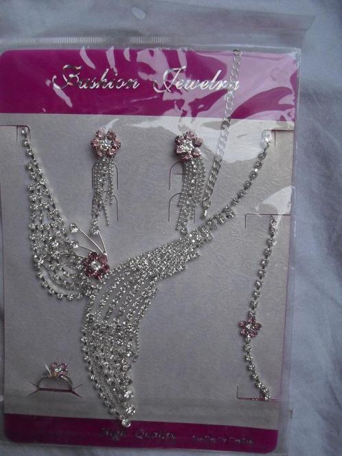 nieuwe set sieraden diamant roze, Sieraden, Tassen en Uiterlijk, Ringen, Nieuw, Dame, 17 tot 18, Roze, Ophalen of Verzenden
