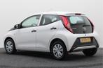 Toyota Aygo 1.0 VVT-i x-fun 5-Deurs, Airco, Cruise, Bluetoot, Voorwielaandrijving, Stof, Gebruikt, 4 stoelen