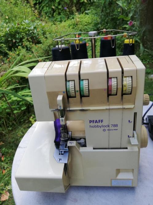 PFAFF Lockmachine, Hobby en Vrije tijd, Naaimachines en Toebehoren, Gebruikt, Lockmachine, Pfaff, Ophalen