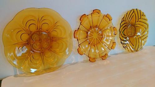 Art Deco schalen fruitschaal persglas oker kleur, gemerkt, Antiek en Kunst, Antiek | Glas en Kristal, Ophalen of Verzenden