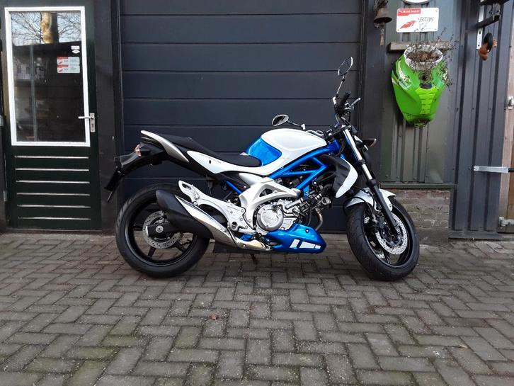 Suzuki SFV 650 Gladius, Motoren, Motoren | Suzuki, Bedrijf, Naked bike, 12 t/m 35 kW, 2 cilinders, Minimaal motorrijbewijs A1