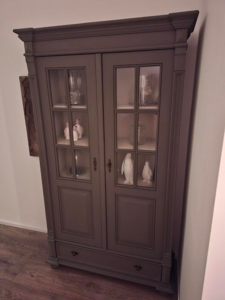 Oud groene vitrinekast met lade en planken, Met plank(en), 100 tot 150 cm, 150 tot 200 cm, 25 tot 50 cm