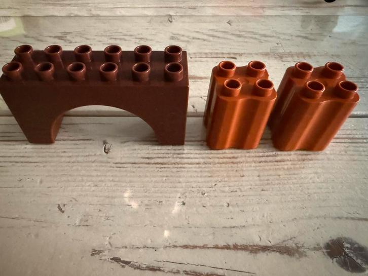3 bruine blokjes LEGO DUPLO boog/brug en boomstammen, Kinderen en Baby's, Speelgoed | Duplo en Lego, Zo goed als nieuw, Duplo