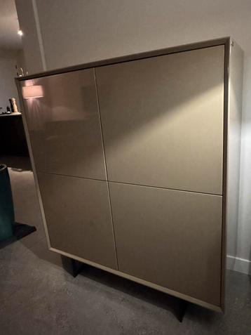 Goossens kast Vienna hoogglans mokka beschikbaar voor biedingen