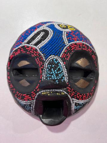 Zwart houten tribal masker met mooie kralenversiering! beschikbaar voor biedingen