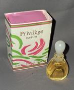 Mooie parfum mini - Privilege + Doosje, Ophalen of Verzenden, Zo goed als nieuw, Miniatuur, Gevuld