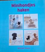 Boek mini hondjes haken - Mitsuki Hoshi, Verzenden, Zo goed als nieuw, Haken, Patroon of Boek