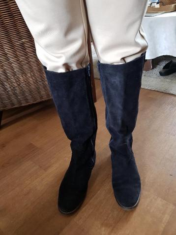 Hoge (Suede) laarzen. beschikbaar voor biedingen