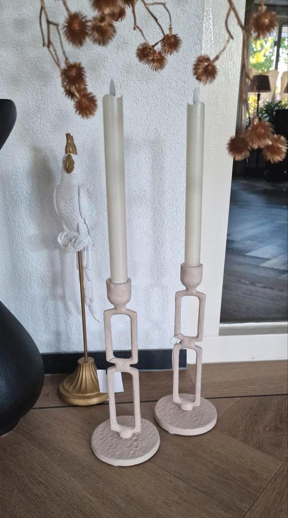 2 nw. Countryfield kandelaars beige/sand metaal 25 cm hoog, Huis en Inrichting, Woonaccessoires | Kandelaars en Kaarsen, Nieuw