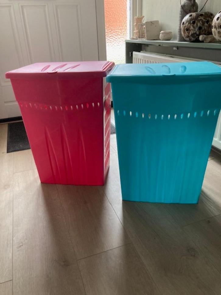 2 Wasmanden Wasmand  40 liter rose en blauw kunststof, Huis en Inrichting, Badkamer | Badtextiel en Accessoires, Gebruikt, Overige typen