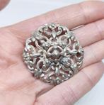 Prachtige zilveren opgewerkte vintage broche met bloemen, Ophalen of Verzenden, Zilver