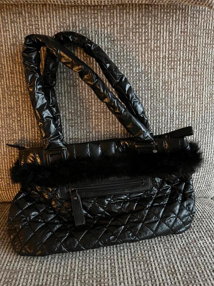 Fluffy Bont Handtas - Stijlvol en Uniek!, Sieraden, Tassen en Uiterlijk, Tassen | Damestassen, Gebruikt, Handtas, Zwart, Ophalen of Verzenden