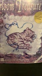 Borduurpakket brocante kussensloop poes, Ophalen of Verzenden, Zo goed als nieuw