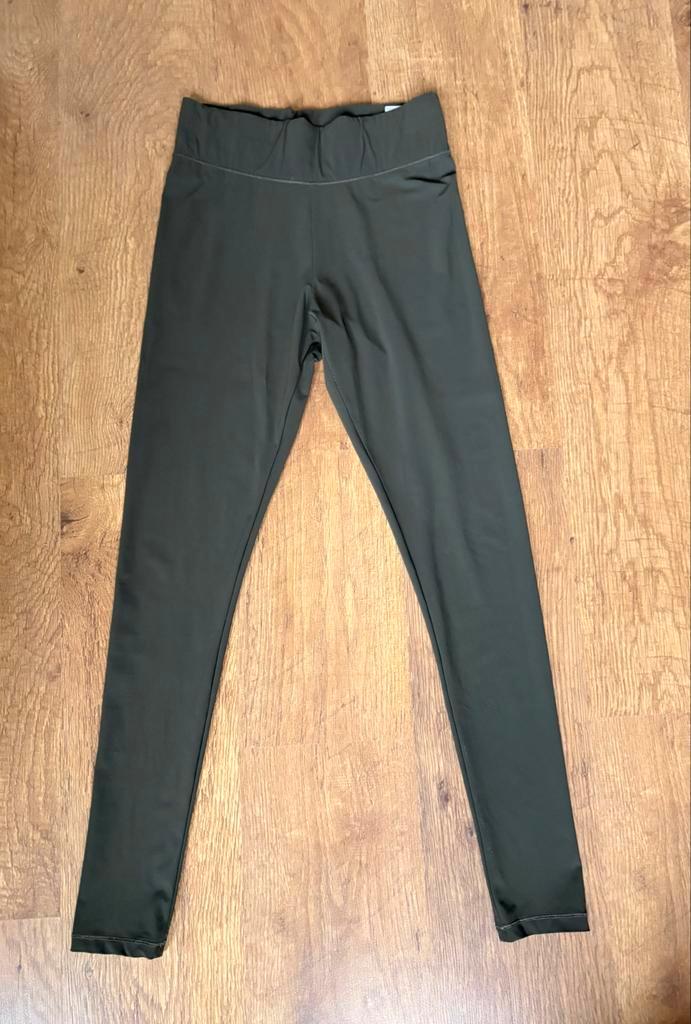 Mooie mosgroene legging van Moscow maat S., Kleding | Dames, Leggings, Maillots en Panty's, Zo goed als nieuw, Legging, Maat 36/38 (S)