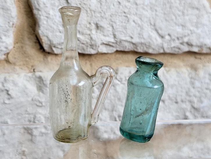 Bodemvondsten 2 kleine flesjes, Antiek en Kunst, Antiek | Glas en Kristal, Ophalen of Verzenden