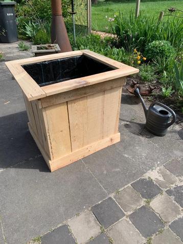 Bloembak Plantenbak 60 x 60 (van pallethout) beschikbaar voor biedingen