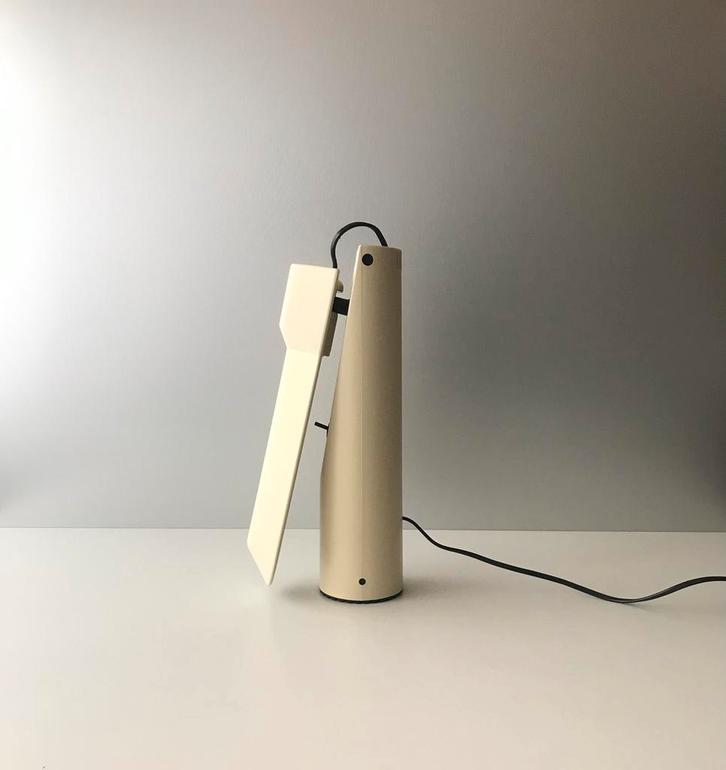Picchio desk lamp Isao Hosoe luxo silence of the lamps, Huis en Inrichting, Lampen | Tafellampen, Gebruikt, Minder dan 50 cm, Kunststof