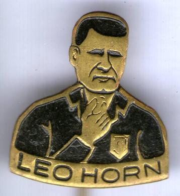 Leo Horn zwart/koper voetbal scheidsrechter speldje ( Z_209) beschikbaar voor biedingen