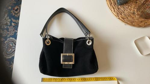 Zwart suede damestas, zilverkleurige gesp, Sieraden, Tassen en Uiterlijk, Tassen | Damestassen, Zo goed als nieuw, Zwart, Ophalen of Verzenden