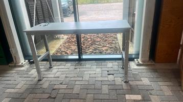 Manuflex werktafel beschikbaar voor biedingen